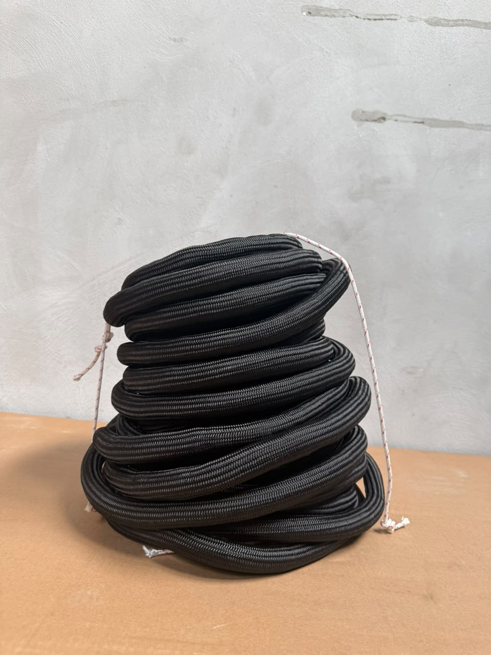 Driza de Poliéster Negra de 20 mm – Rollo de 20 metros