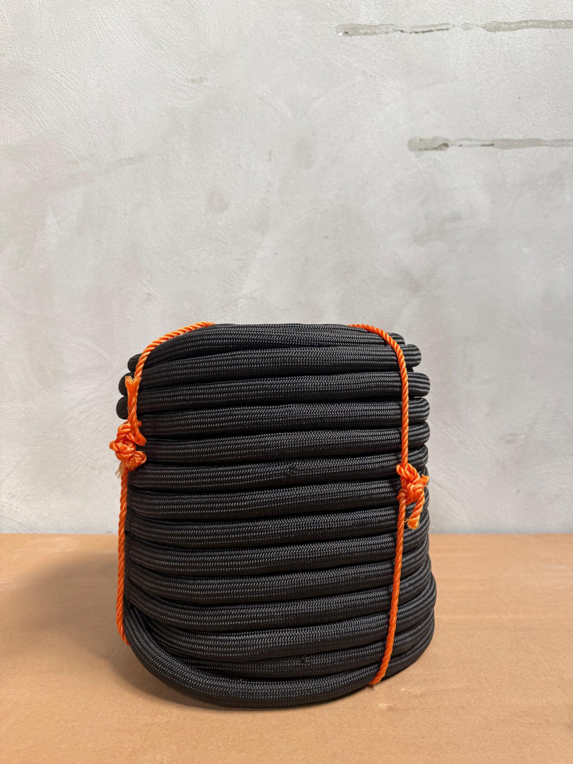 Driza de Poliéster Negra de 25 mm – Rollo de 25 metros